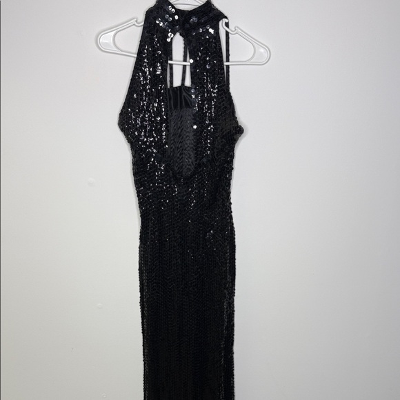 Elegant Black Sequin Halter Dress - Picture 2 of 4